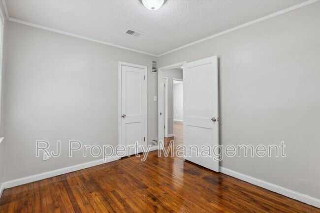 Building Photo - 605 Orchard Ave