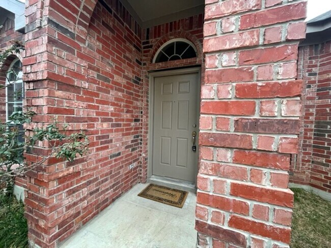 Building Photo - Beautiful One Story Home on a cul-de-sac near Lackland AFB