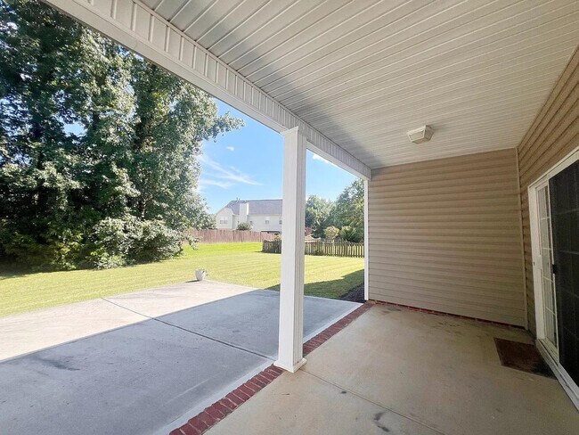 Building Photo - 703 Kingsmoor Dr