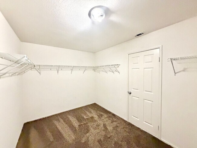 Building Photo - Spacious 5 Bedroom Redhawk Home with LARGE Loft & Backyard in Prime Location