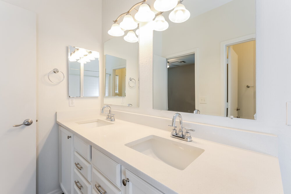 Building Photo - 101 E Valley View Dr