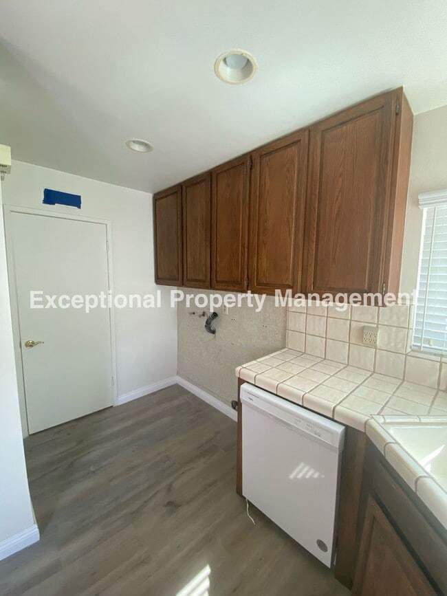 Building Photo - Great 4 bedroom 2 bath single story home