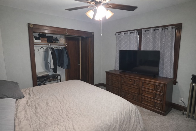 Building Photo - 3 bedroom Cudahy lower