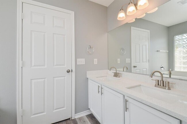 Building Photo - 20131 Larkspur Landing