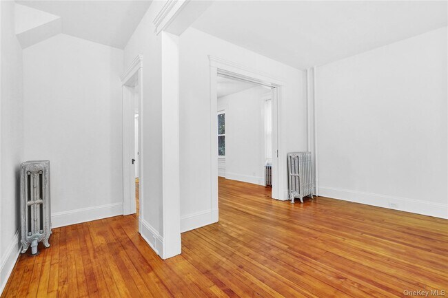 Building Photo - 158 Dubois St