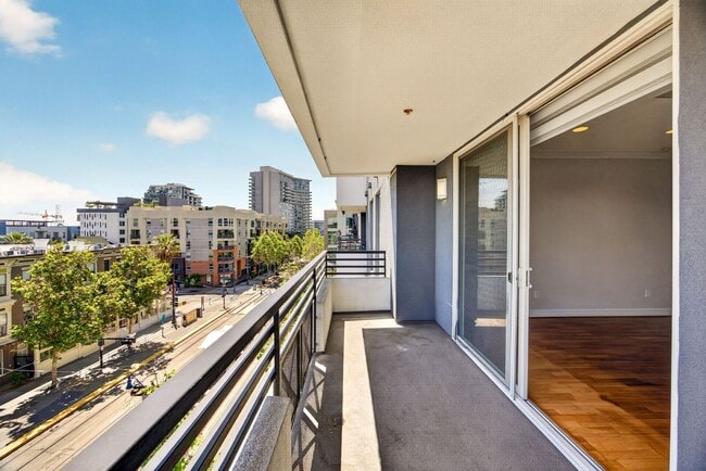 Building Photo - Luxury Downtown San Diego Condo | 2BR/2BA at Park Blvd West – $3,300/mo
