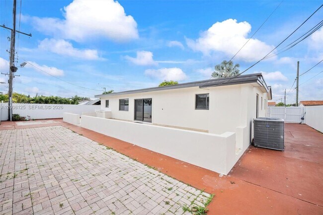 Building Photo - 10320 SW 38th Terrace