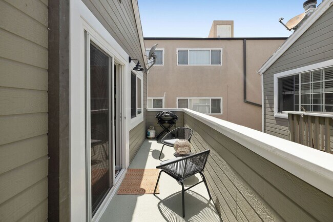 Building Photo - Beachside Retreat - Steps to the Beach!