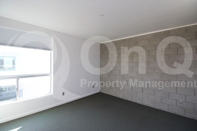 Building Photo - 537 E Willetta St