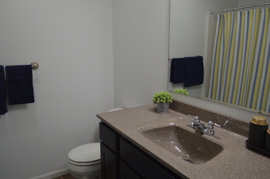 Building Photo - 751 Mission Point Rd