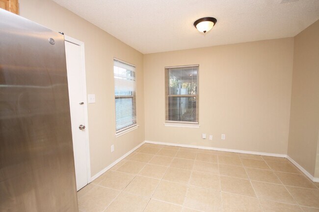 Building Photo - 3-Bedroom Home on Quiet Cul-De-Sac in Northeast Pensacola with Fully Fenced Yard –