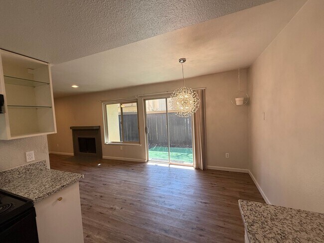 Building Photo - Updated 2-bedroom condo in gated community!