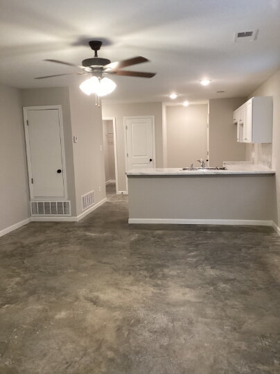 Building Photo - "Discover Spacious Comfort on Beacon Hills Drive, Memphis!"