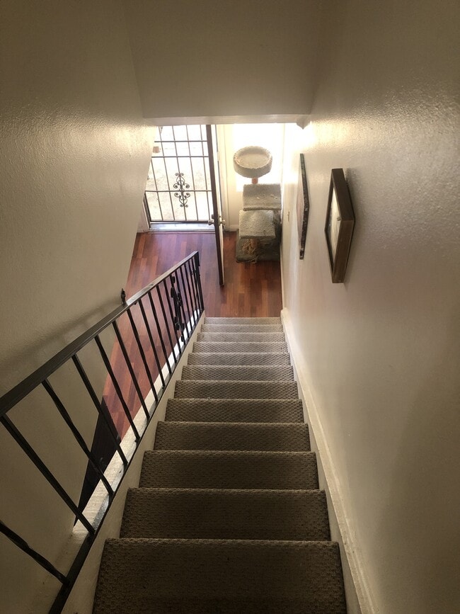 Building Photo - 243 Espanas Glen