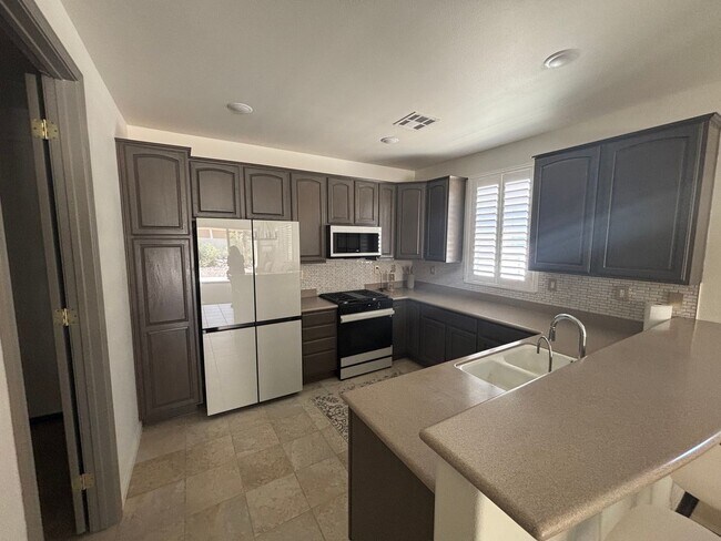 Building Photo - 2 BEDROOM, 2 BATHROOM IN 55+ COMMUNITY OF JESS RANCH