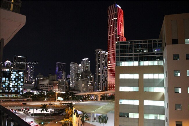 Building Photo - 350 S Miami Ave