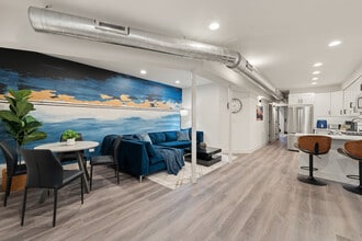 Building Photo - 1543 N Claremont Ave