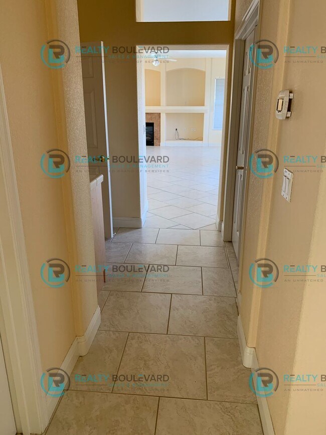 Building Photo - Beautiful 3 Bedroom, 2Bath, 3 Car Garage home in South Reno With Large Back Yard and Hot Tub!