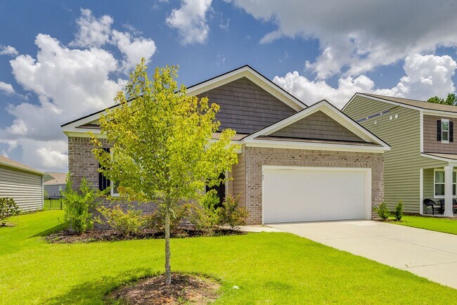 Building Photo - Stylish 4-Bed 2 Bath Ranch Home with Moder...