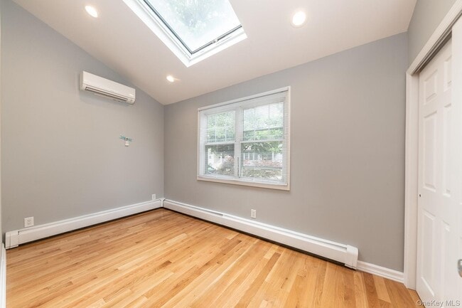 Building Photo - 20 Starks Pl