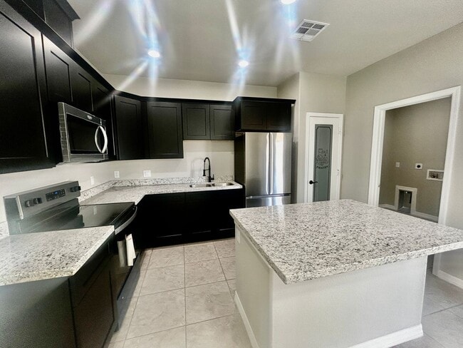 Building Photo - Newer 3-Bedroom Home in La Vida Subdivision-Modern Living with Upgrades Throughout!