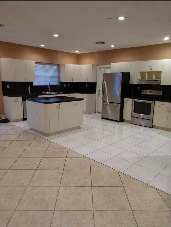 Building Photo - 2436 Raleigh St