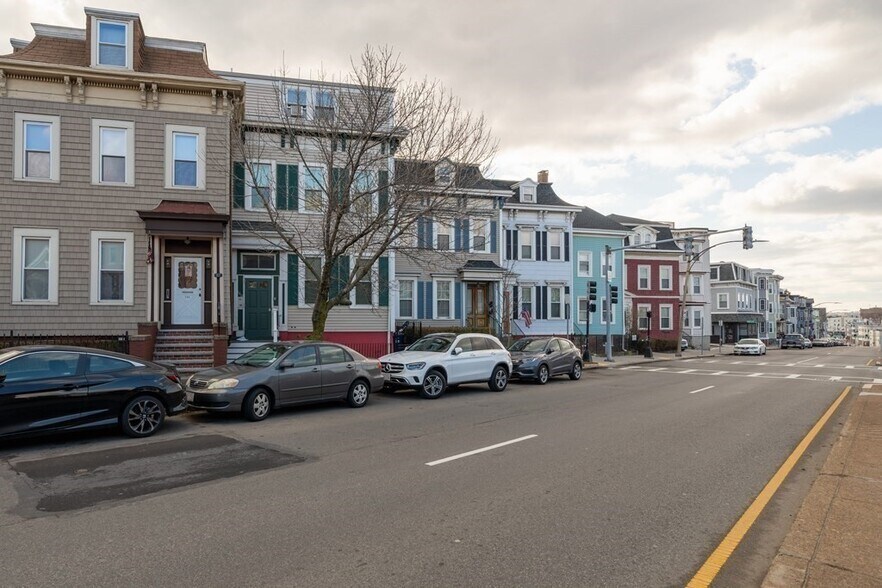 Building Photo - 160 Dorchester St