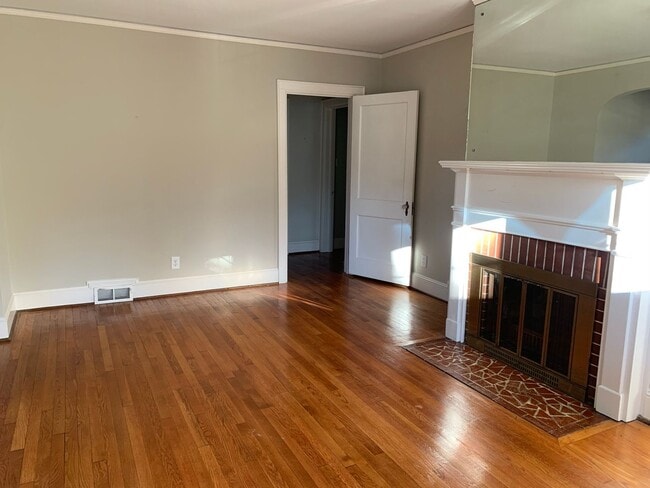 Building Photo - Available Now! 4 Bedroom (with office)-3 Bath- Pets negotiable