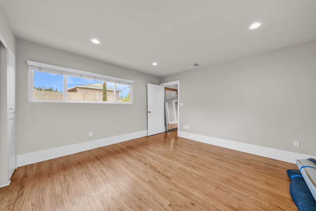 Building Photo - 239 1/2 Coronado Avenue