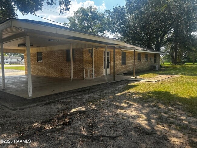 Building Photo - 7604 LA-14