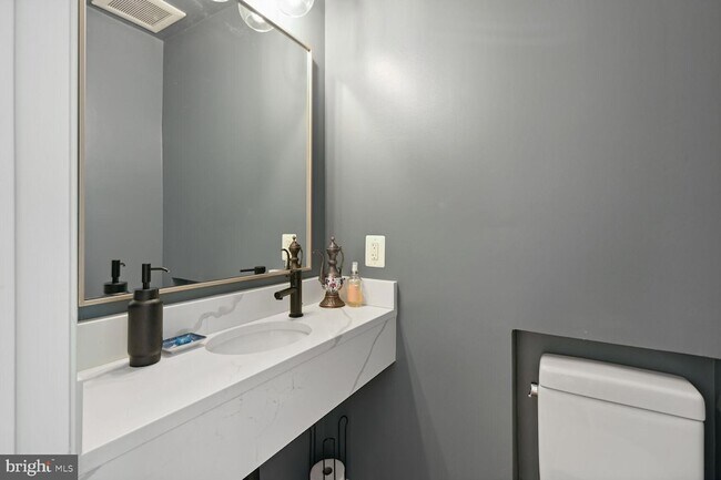 Building Photo - 4208 Maple Terrace