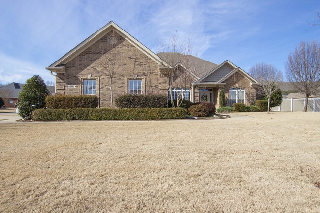 Building Photo - Exquisitely Maintained Home in the Coveted Goldsmith - Schiffman/ Hsv High school