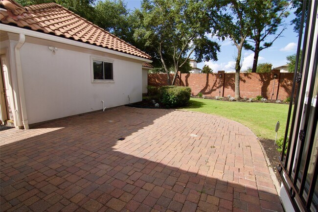 Building Photo - 3015 Bonnebridge Way Blvd