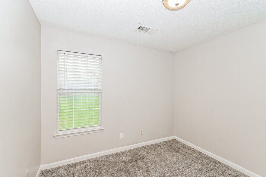 Building Photo - 4874 Phipps Dr