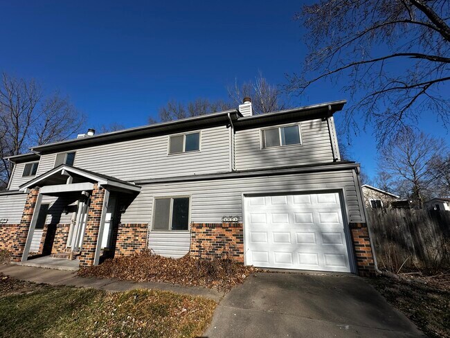 Building Photo - 4605 Grandview Ct