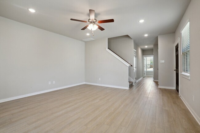 Building Photo - 2310 Calvert Dr