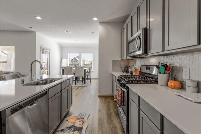 Building Photo - 13938 Red River Dr