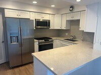 Building Photo - Huge 2 bed 2 bath condo.  2 balconies peek a boo ocean views