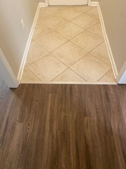 Building Photo - 9112 Cinderhill Cove W