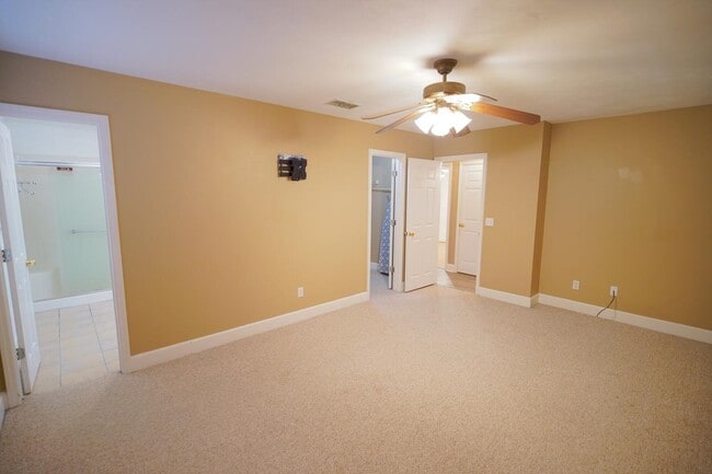 Building Photo - 2029 Ascot Way