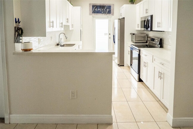 Building Photo - 2710 NW 5th St