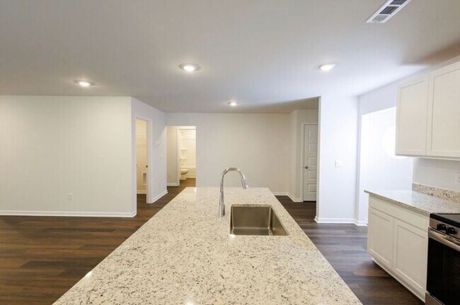 Building Photo - MOVE IN SPECIAL-Beautiful home available for rent