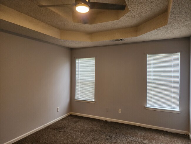 Owners suite with trey ceiling and new ceiling fan. - 1072 Meadow Glen Cir