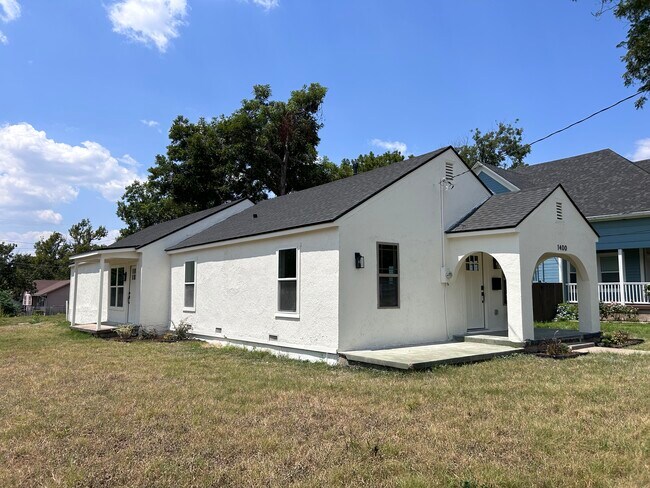 Building Photo - 1400 N 6th St