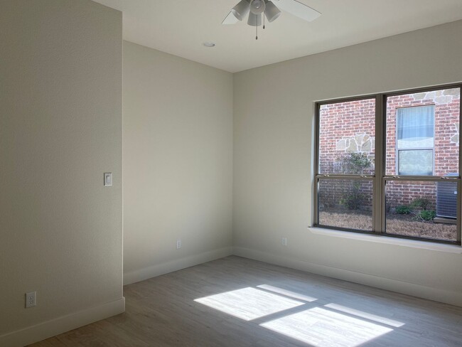 Building Photo - 4/3/2 Beautiful and Spacious Brand New Hom...