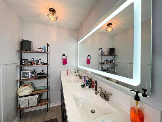 Building Photo - 8912 SW 6th St