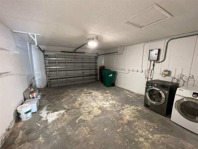 Building Photo - 1727 SW 136th Pl