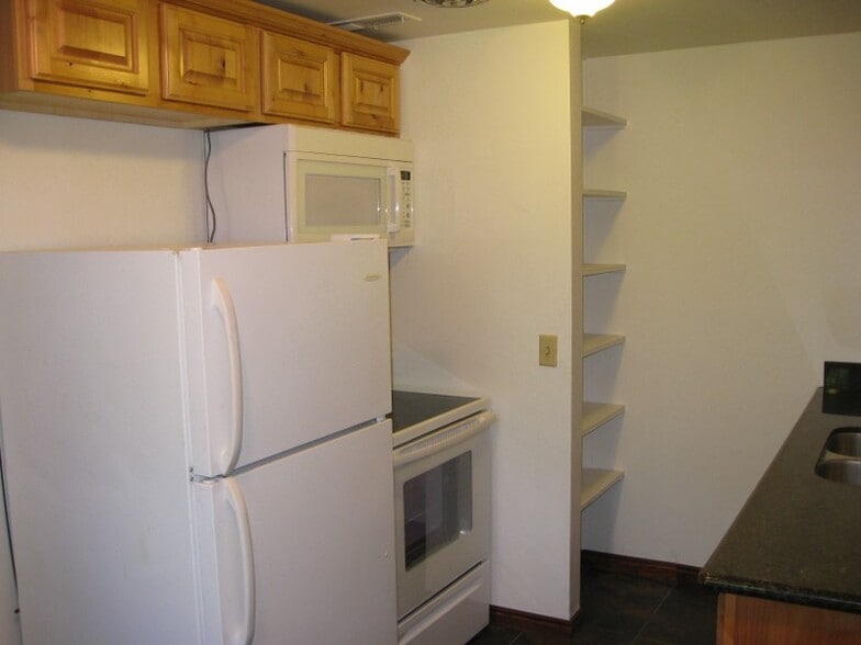 Building Photo - 560 S 1200 E