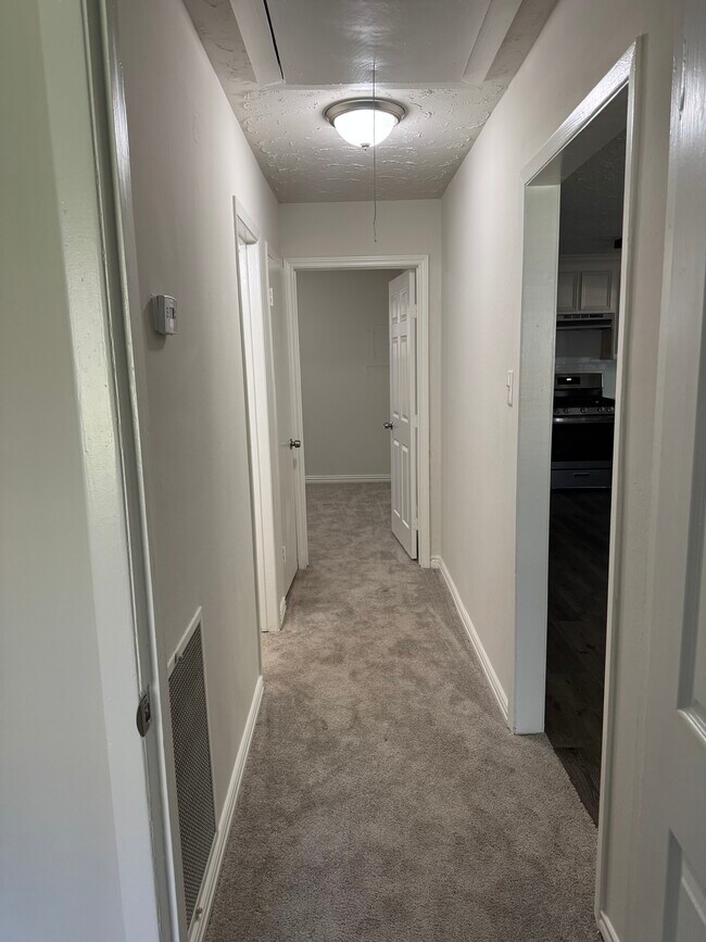 Building Photo - 230 N Holly Ave