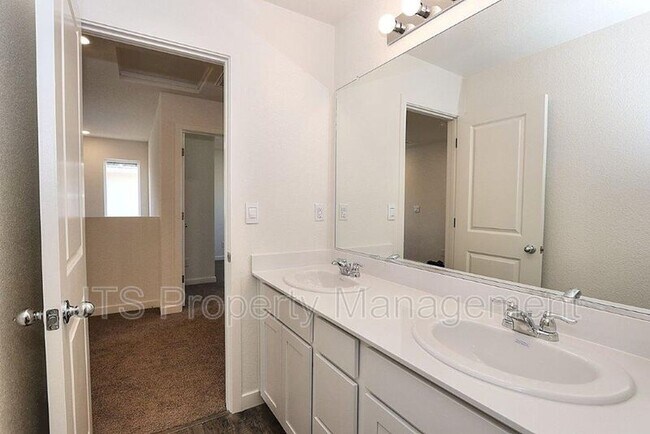 Building Photo - 716 Franklin St